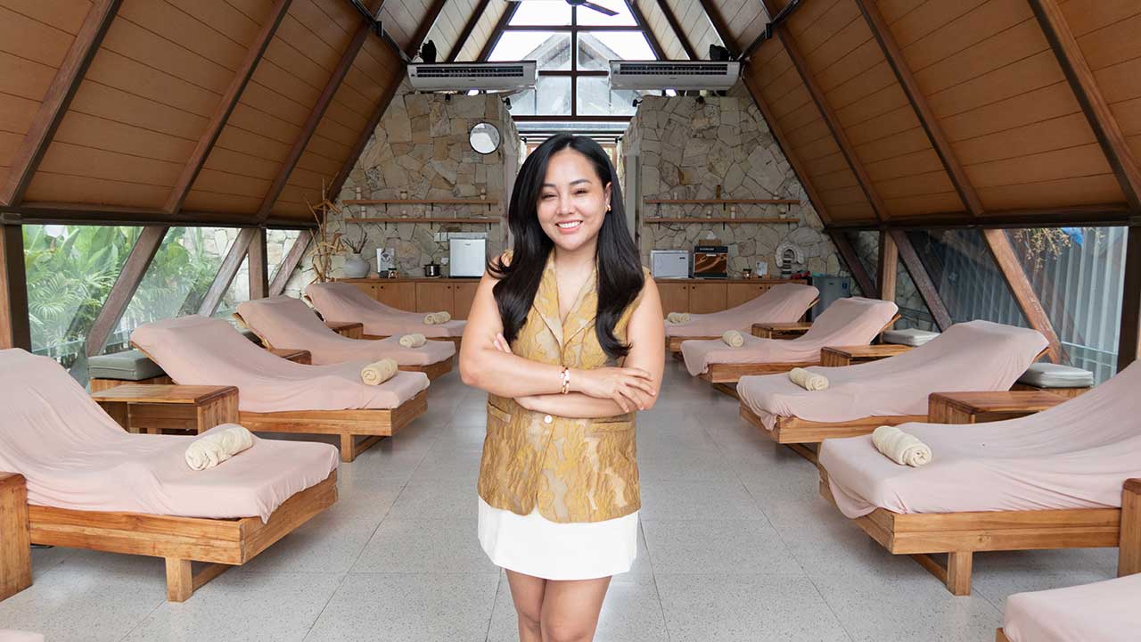 Elin Nur Juningtias · CEO & Founder of Ameline Beauty & Academy