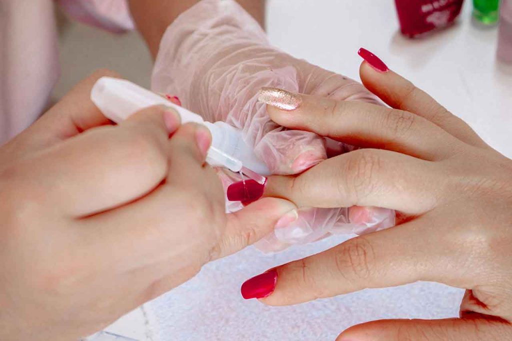 Apa Itu Gel Nail? Kelebihan, Kekurangan, dan Panduan Lengkap Perawatan Kuku Estetik