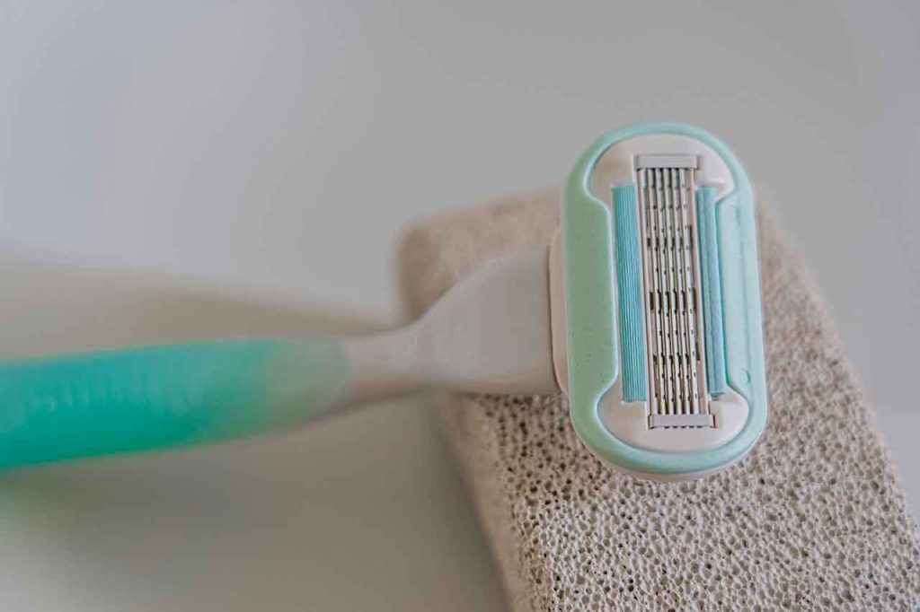 Waxing vs Shaving Mana yang Lebih Baik untuk Kulit