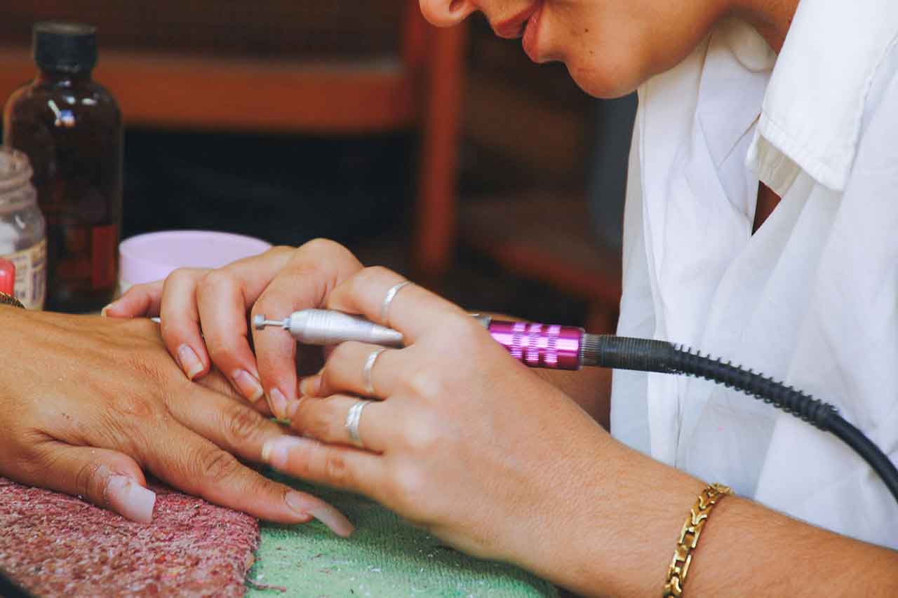 Perbandingan Lengkap Gel Nail vs Acrylic Nail